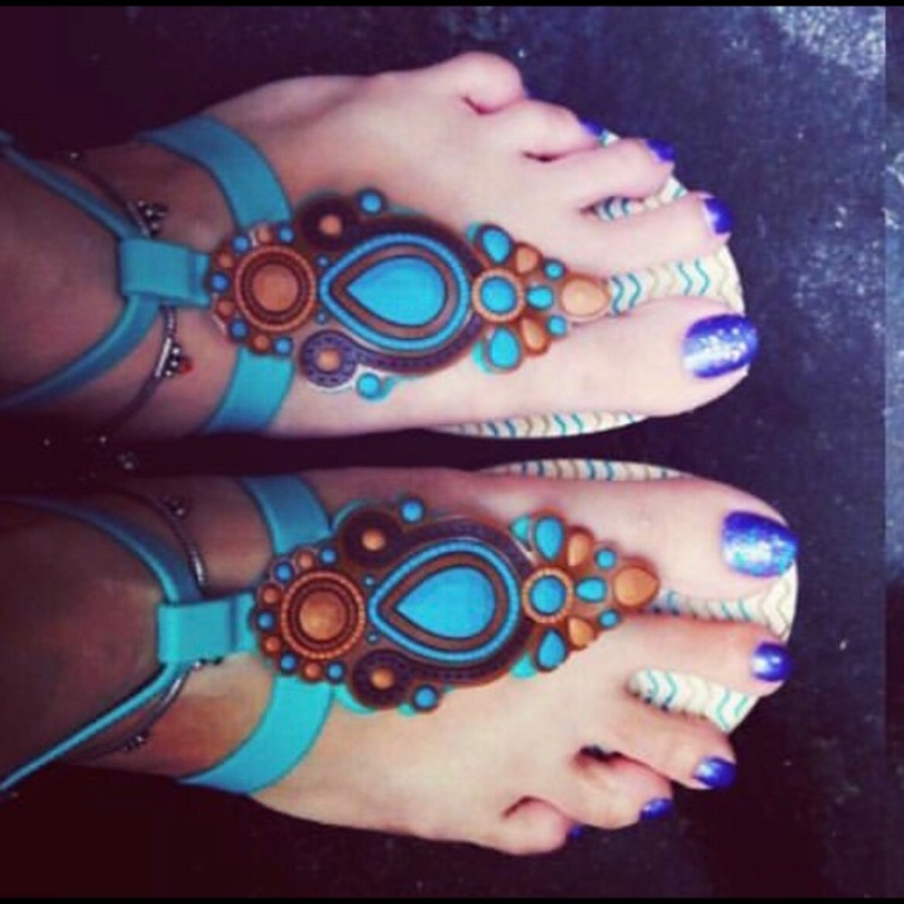 Does anyone know where I can buy these sandals?!